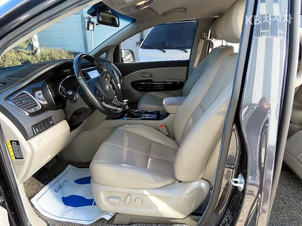 Киа The New (фейслифт) Канивал7-местен (Лимузин) 2.2 Дизел Лимузин VIP - 5