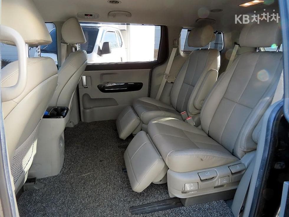 Киа The New (фейслифт) Канивал7-местен (Лимузин) 2.2 Дизел Лимузин VIP - 6