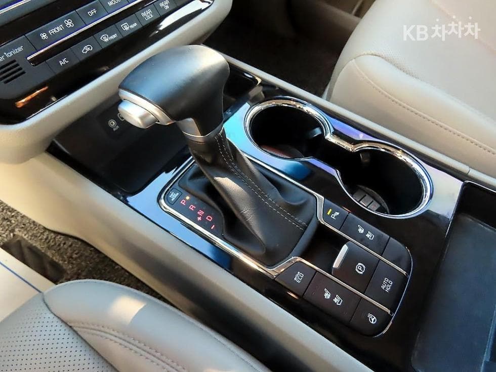 Киа The New (фейслифт) Канивал7-местен (Лимузин) 2.2 Дизел Лимузин VIP - 10