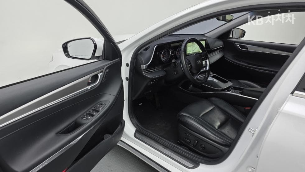 Hyundai The New (facelift) Grandeur (Azera)3.3 Exclusive - 14