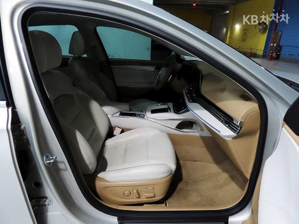 Hyundai The New (facelift) Grandeur (Azera)2.5 Calligraphy - 8