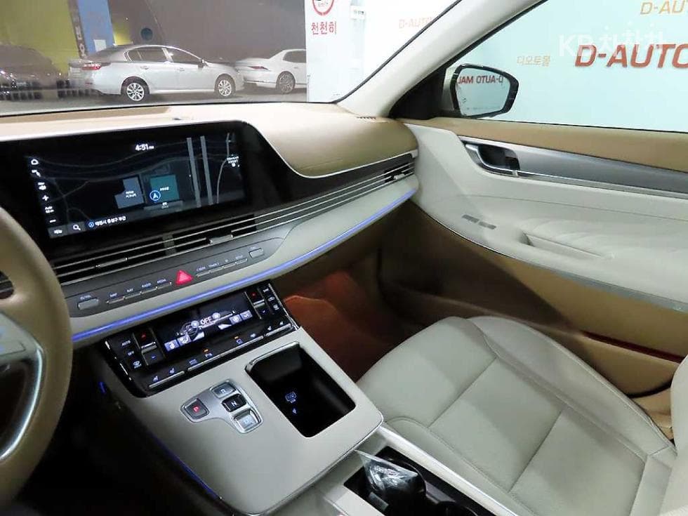 Hyundai The New (facelift) Grandeur (Azera)2.5 Calligraphy - 11