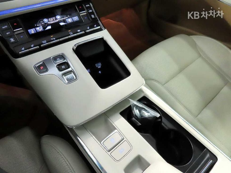 Hyundai The New (facelift) Grandeur (Azera)2.5 Calligraphy - 13