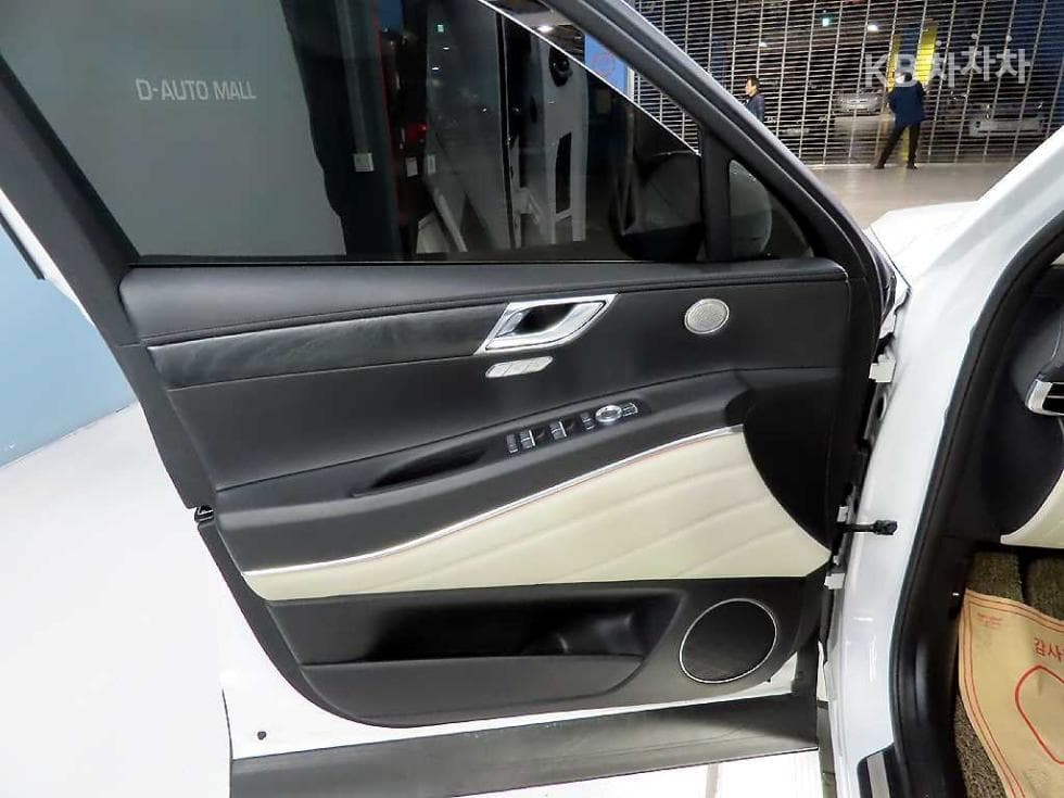 Genesis GV802.5 Turbo Gasoline AWD - 14