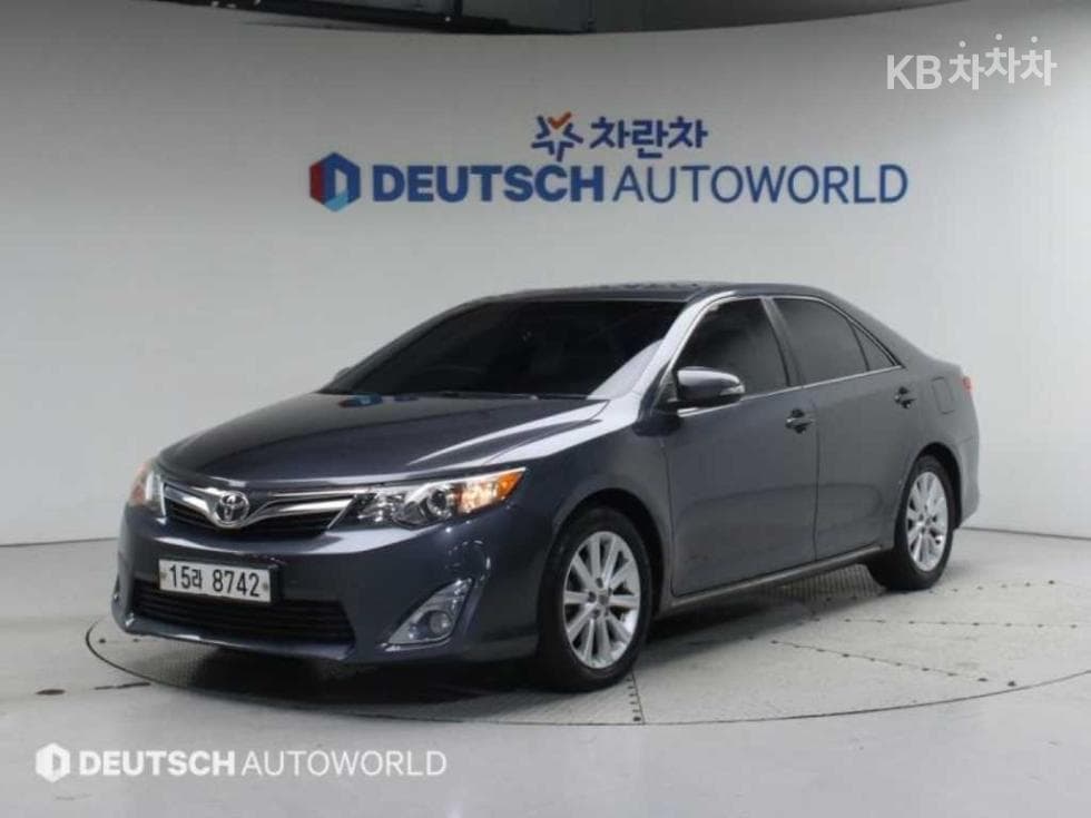 Toyota New Camry 2.5 XLE - Image 1