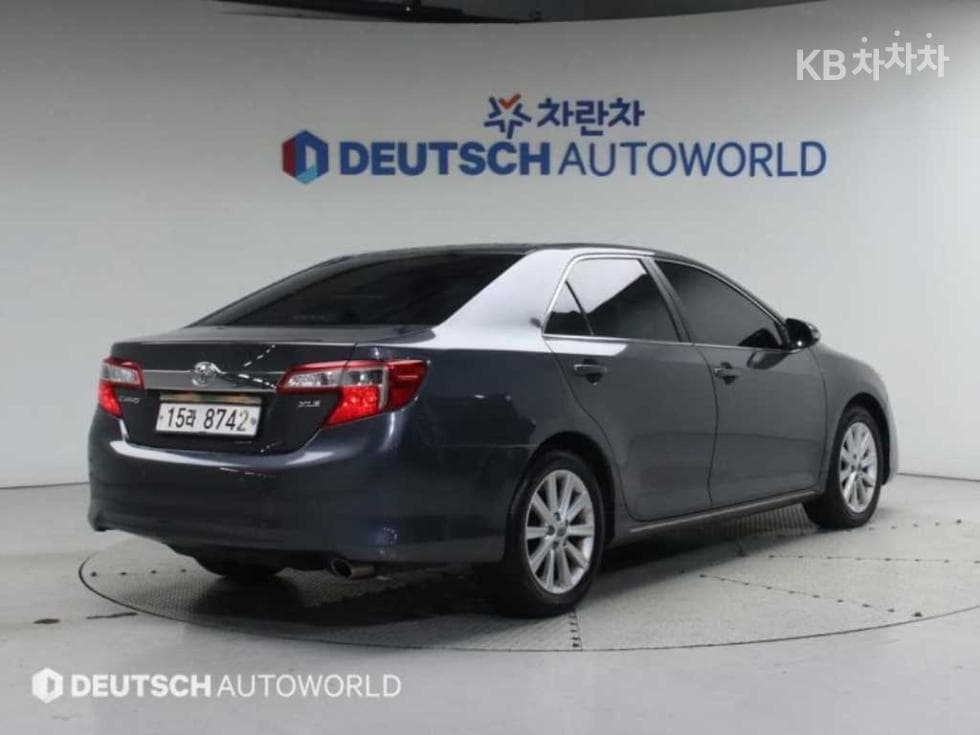 Toyota New Camry2.5 XLE - 2