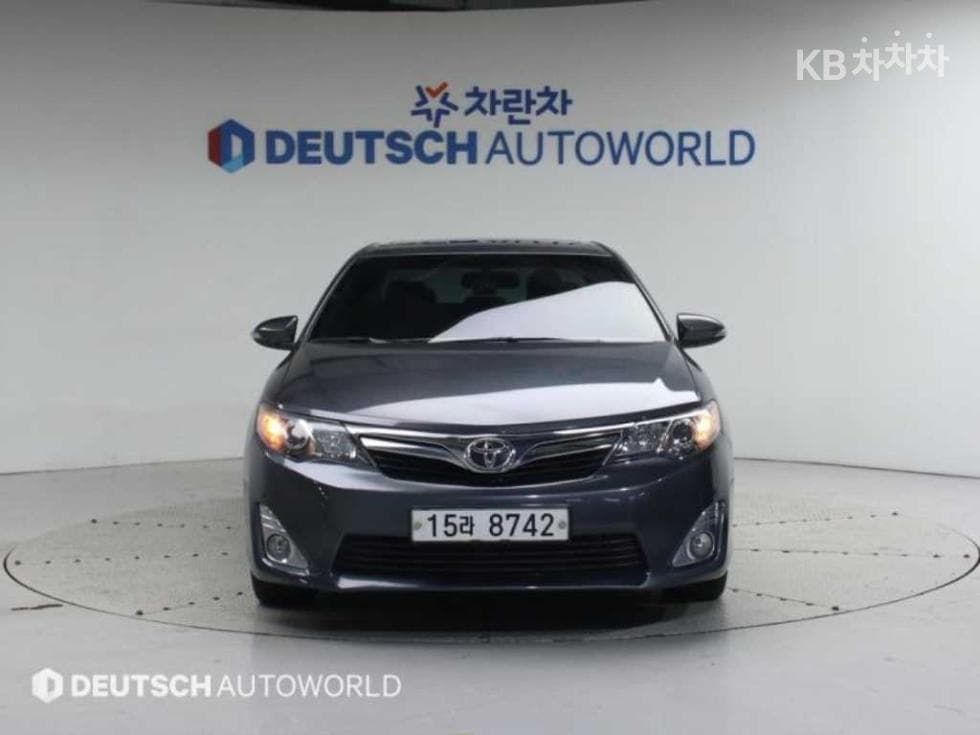Toyota New Camry2.5 XLE - 3