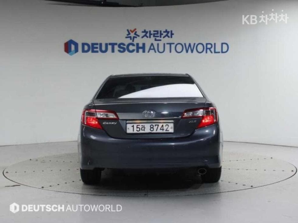 Toyota New Camry2.5 XLE - 4