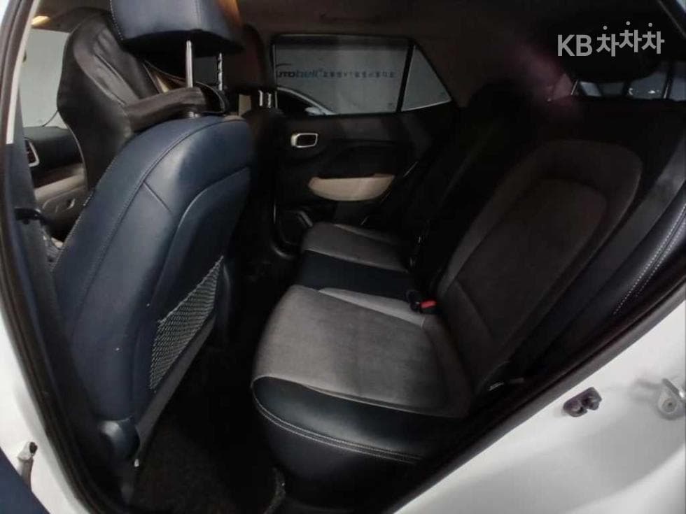 Hyundai VenueGasoline 1.6 Modern - 8