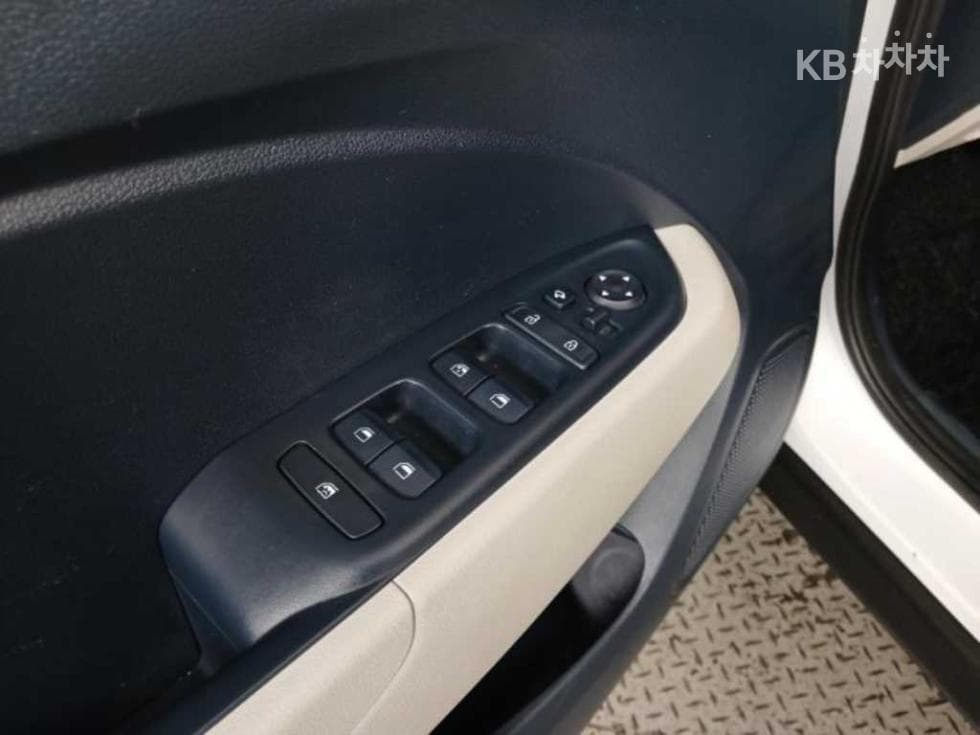 Hyundai VenueGasoline 1.6 Modern - 9