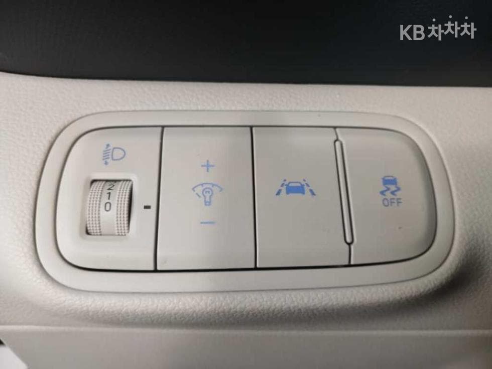 Hyundai VenueGasoline 1.6 Modern - 10