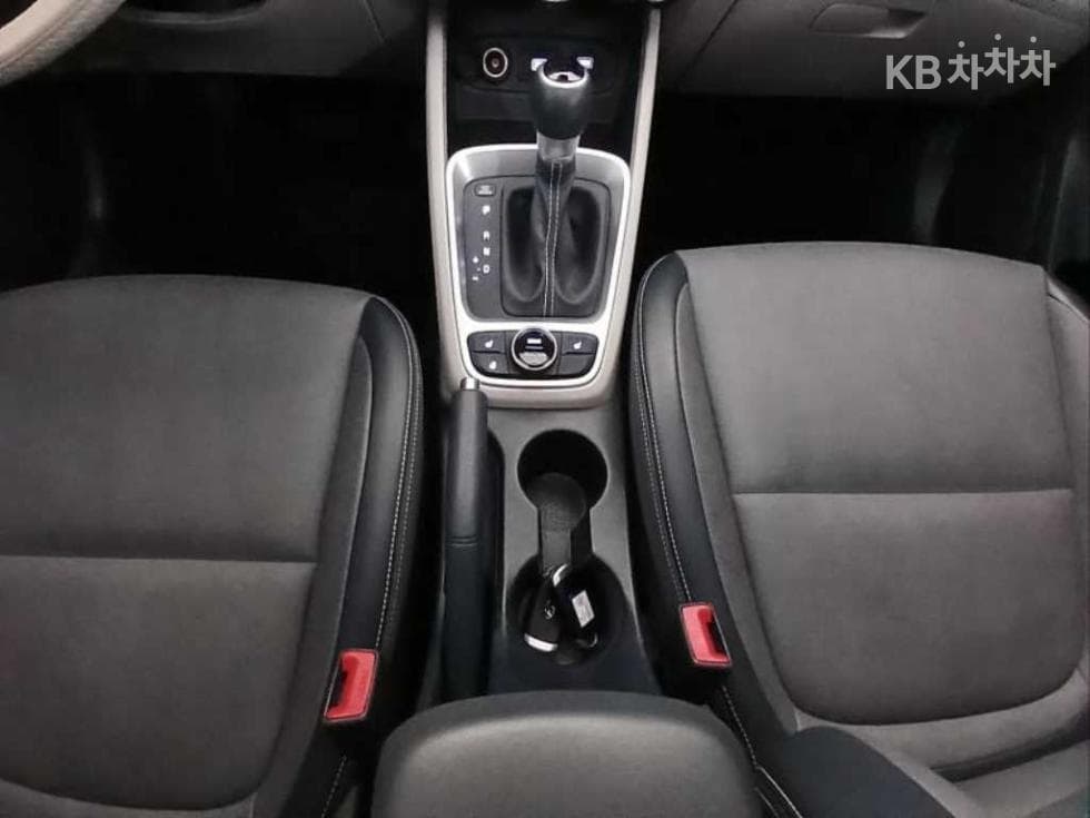 Hyundai VenueGasoline 1.6 Modern - 16