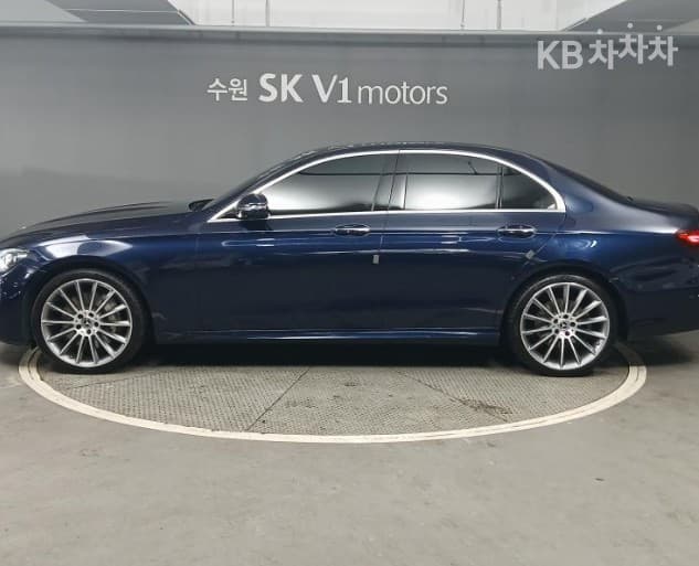 Mercedes-Benz E-Клас (W213)E350 4MATIC AMG Line - 2