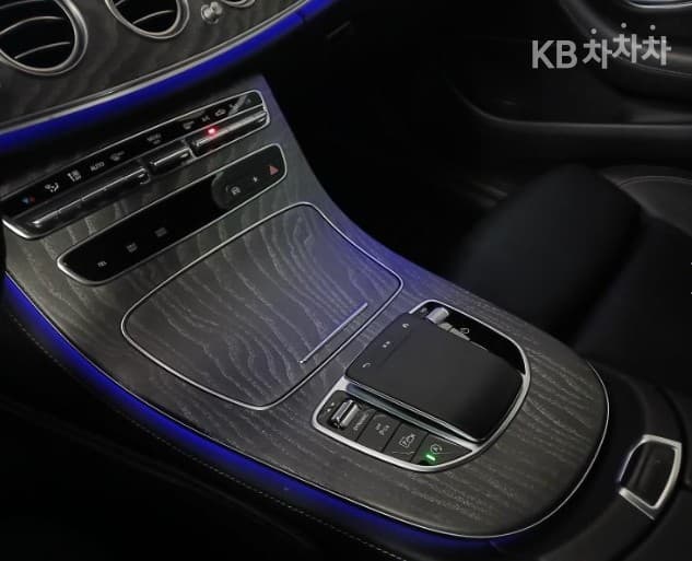 Mercedes-Benz E-Клас (W213)E350 4MATIC AMG Line - 13