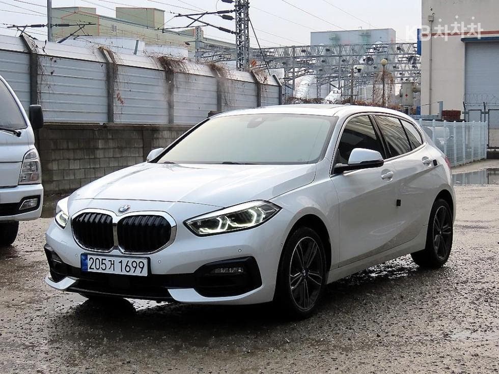 BMW 1시리즈 (F40) 120i Sport - Image 1