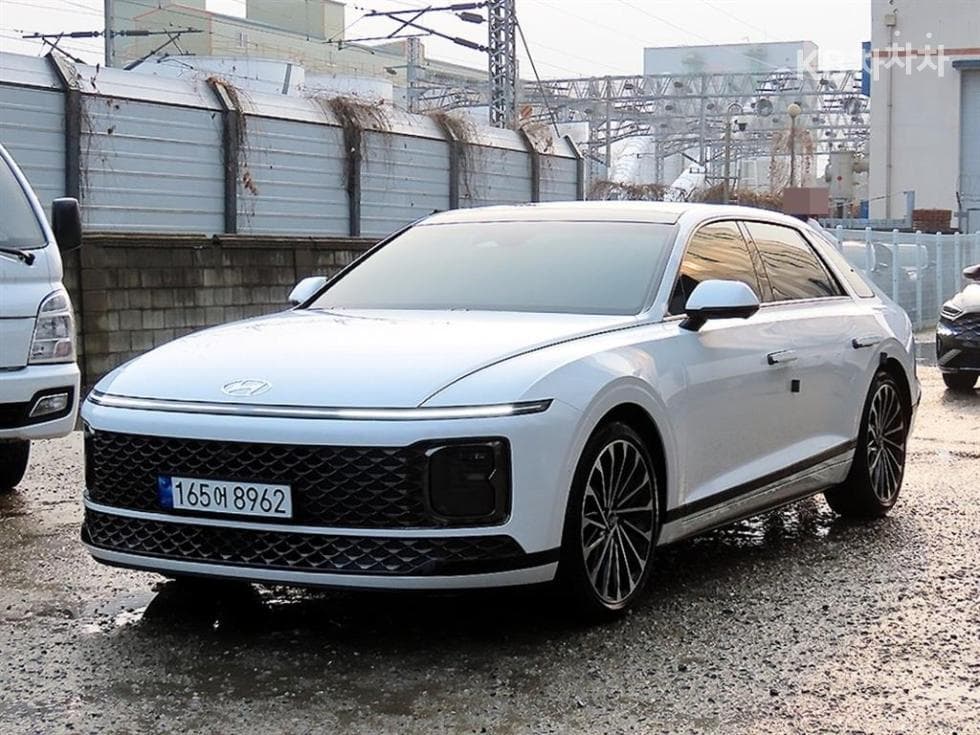 Hyundai The All New Grandeur (Azera) 2.5L gasoline 2WD Calligraphy - Image 1