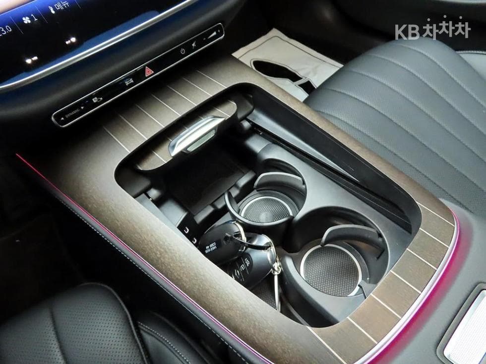 Mercedes-Benz E-클래스 (W214)E300 4MATIC Exclusive - 9