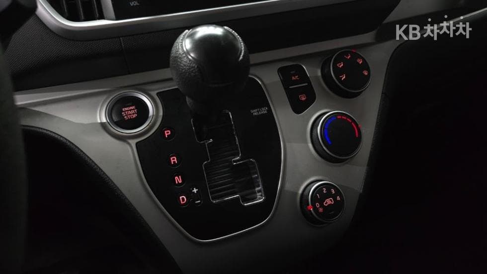 Киа The New (фейслифт) Рей (ван) Ван1.0 Бензин Ван 2-местен Лукс - 13