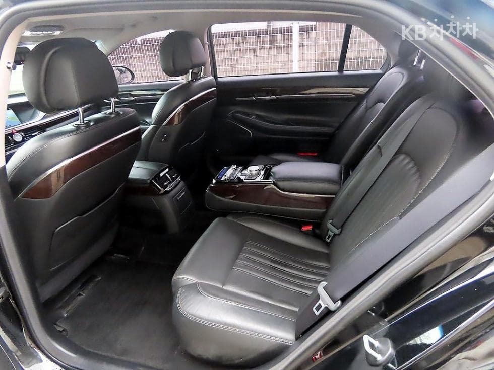 Genesis EQ9003.8 GDI AWD Luxury - 6