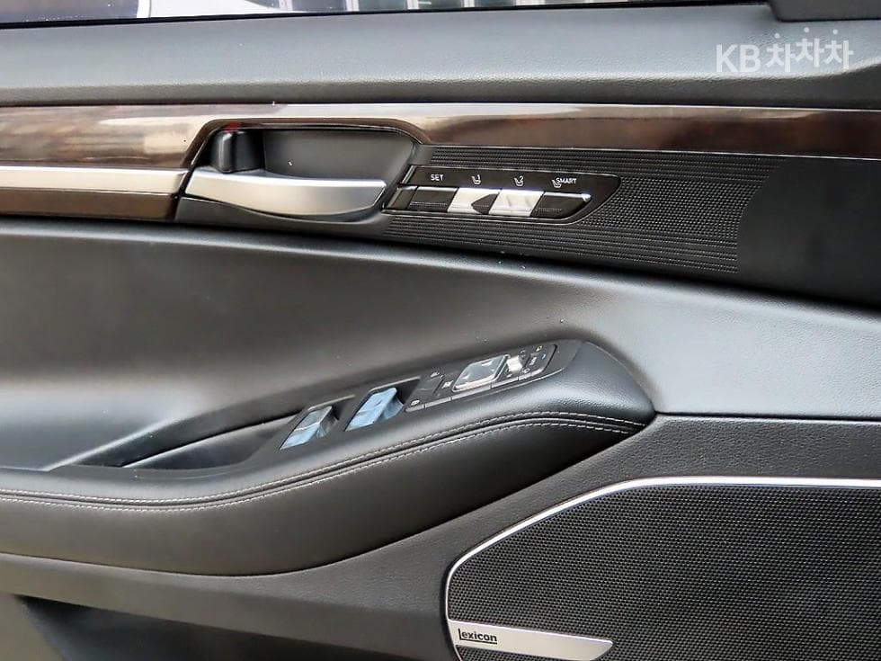 Genesis EQ9003.8 GDI AWD Luxury - 12