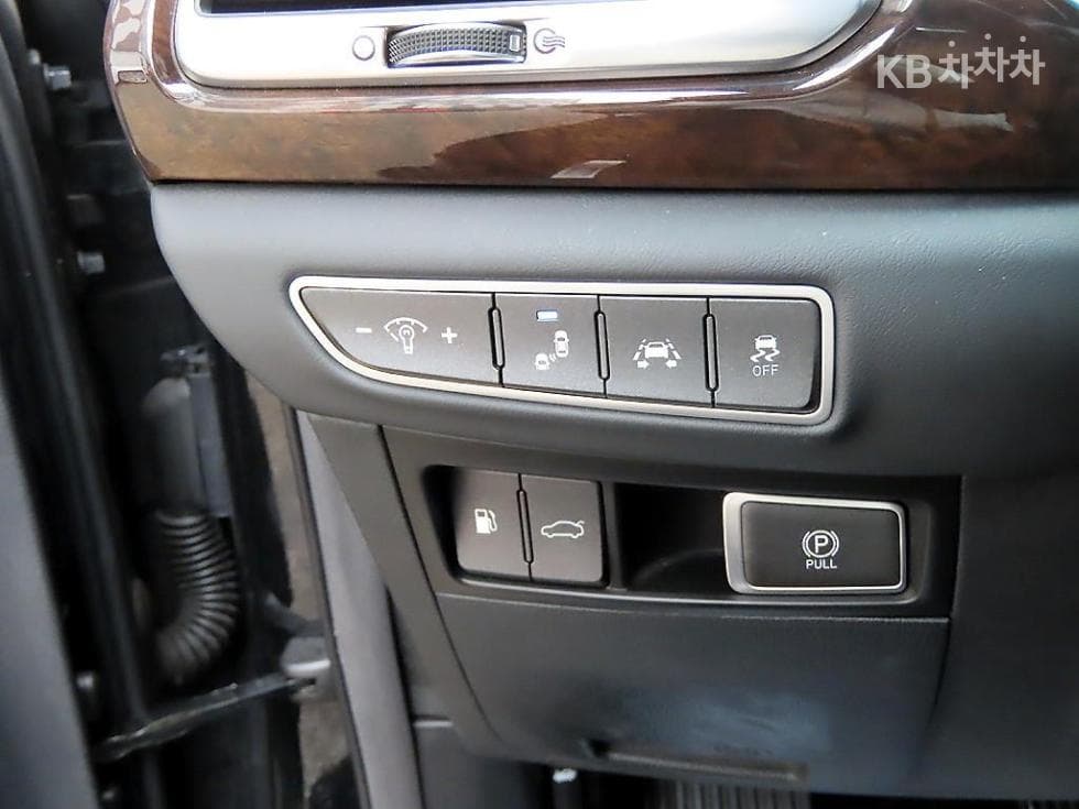 Genesis EQ9003.8 GDI AWD Luxury - 13