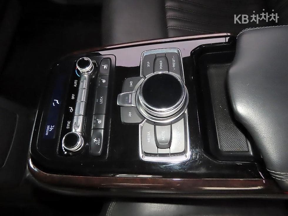 Genesis EQ9003.8 GDI AWD Luxury - 17