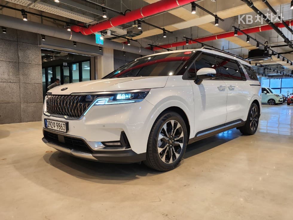 Киа Канивал 4-то поколение D2.2 7-местен (Лимузин) Signature - Image 1