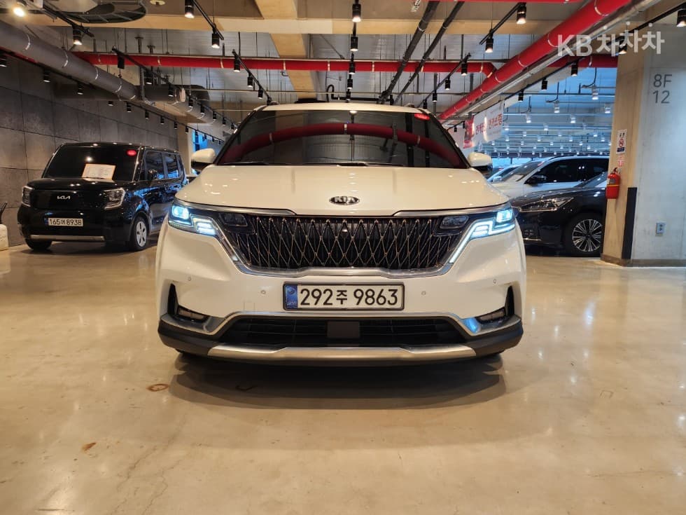 Киа Канивал 4-то поколениеD2.2 7-местен (Лимузин) Signature - 2