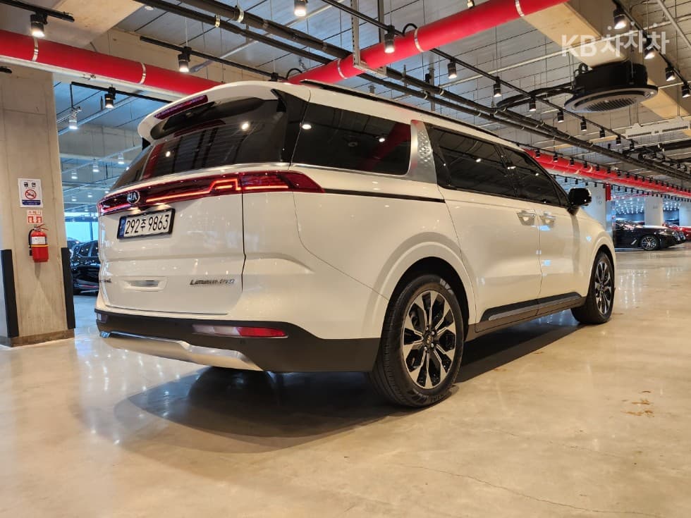 Киа Канивал 4-то поколениеD2.2 7-местен (Лимузин) Signature - 4