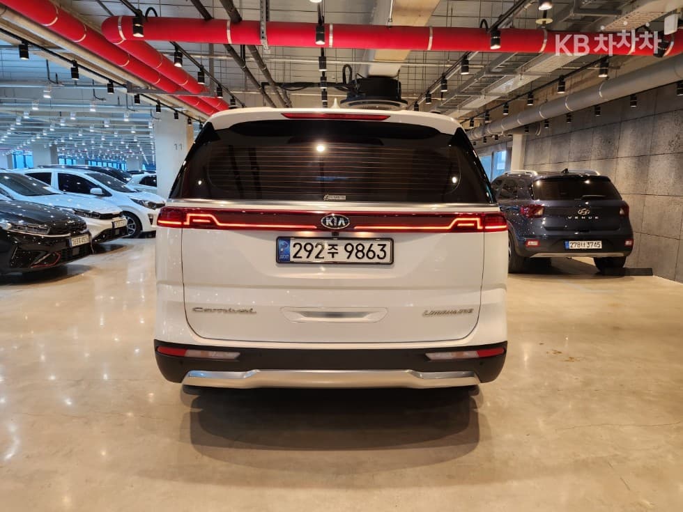 Киа Канивал 4-то поколениеD2.2 7-местен (Лимузин) Signature - 5