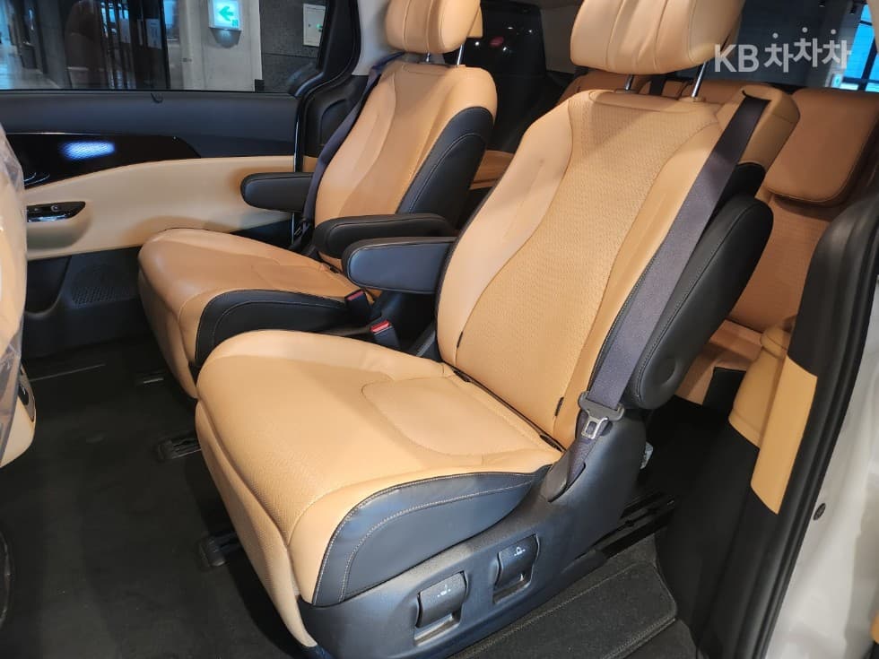 Киа Канивал 4-то поколениеD2.2 7-местен (Лимузин) Signature - 8