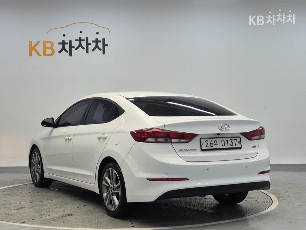 Hyundai Avante (Elantra)AD1.6 GDi Value Plus - 2