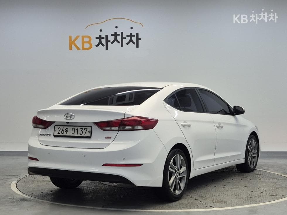 Hyundai Avante (Elantra)AD1.6 GDi Value Plus - 3