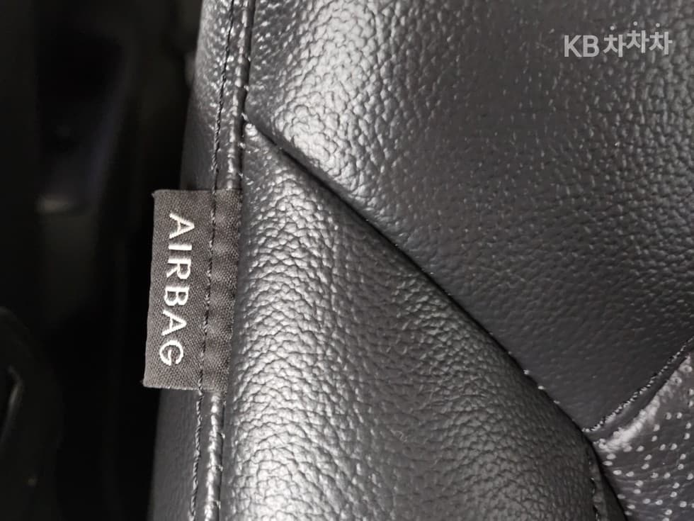 Hyundai Avante (Elantra)AD1.6 GDi Value Plus - 16