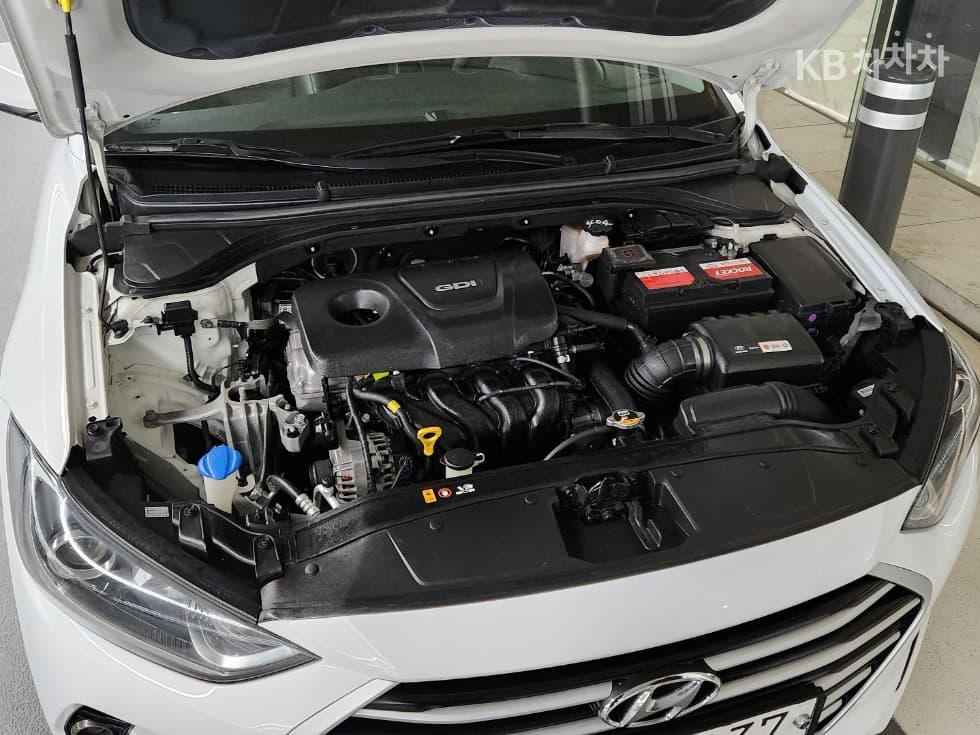 Hyundai Avante (Elantra)AD1.6 GDi Value Plus - 20