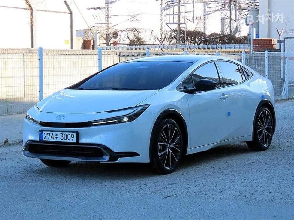 Toyota Prius(XW60) 2.0 HEV LE - Image 1