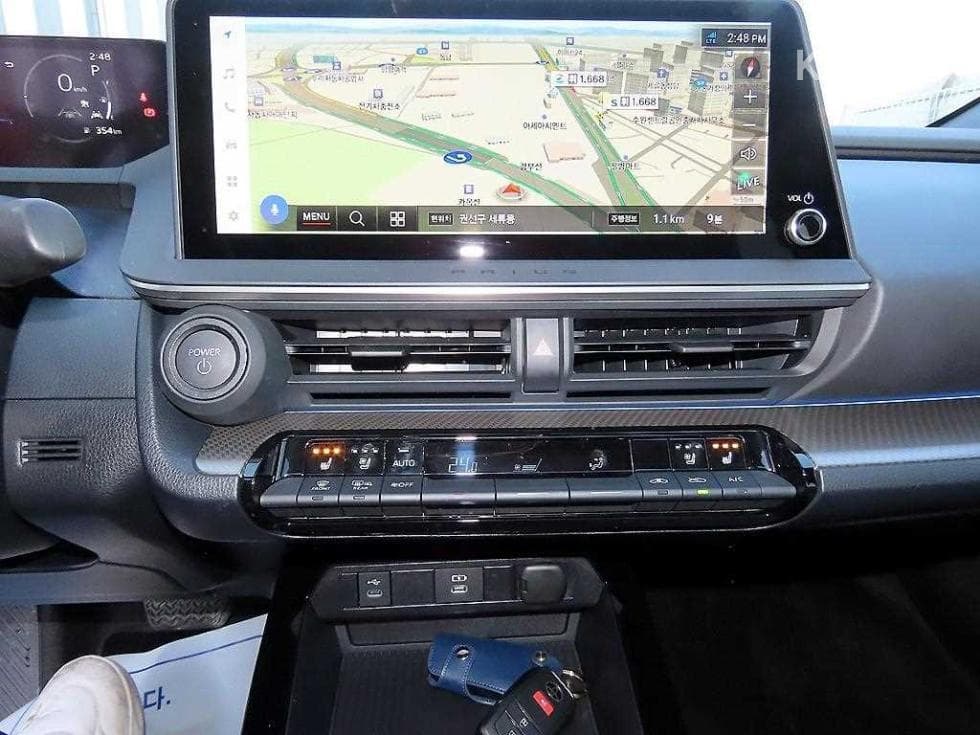 Toyota Prius(XW60)2.0 HEV LE - 12