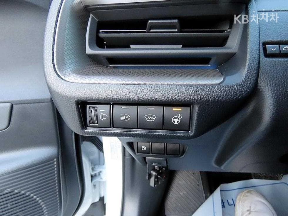 Toyota Prius(XW60)2.0 HEV LE - 14