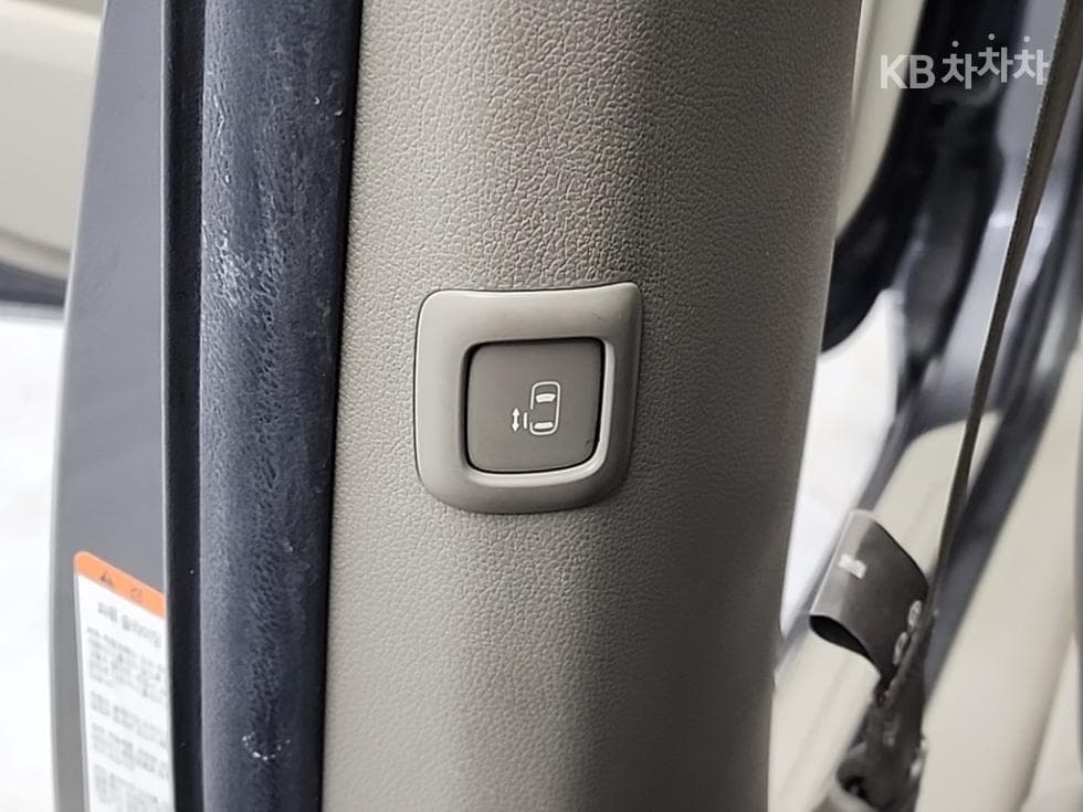 Kia All New Carnival7-seater (Limousine) 2.2 Diesel Limousine 매직스페이스 - 15