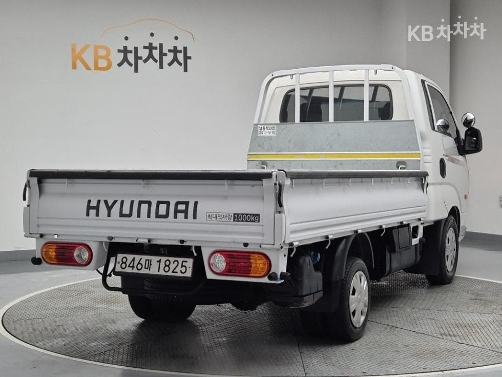 Киа The New (фейслифт) Бонго 3 (лек)1 тон Королевска кабина Удължено междуосие 2WD L Базов - 3