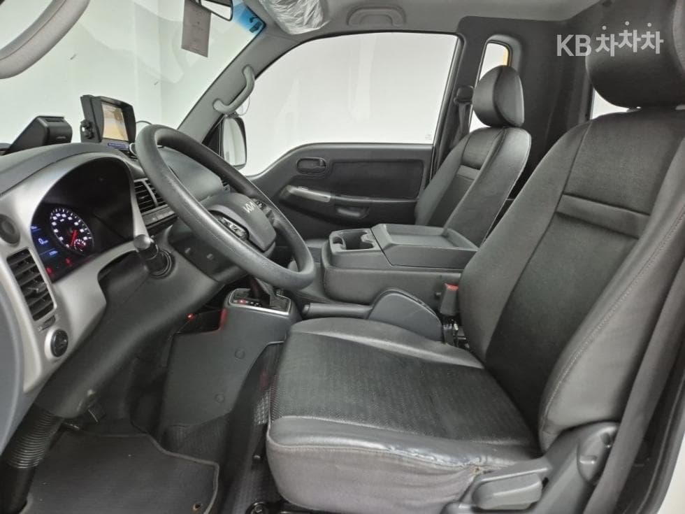 Киа The New (фейслифт) Бонго 3 (лек)1 тон Королевска кабина Удължено междуосие 2WD L Базов - 10