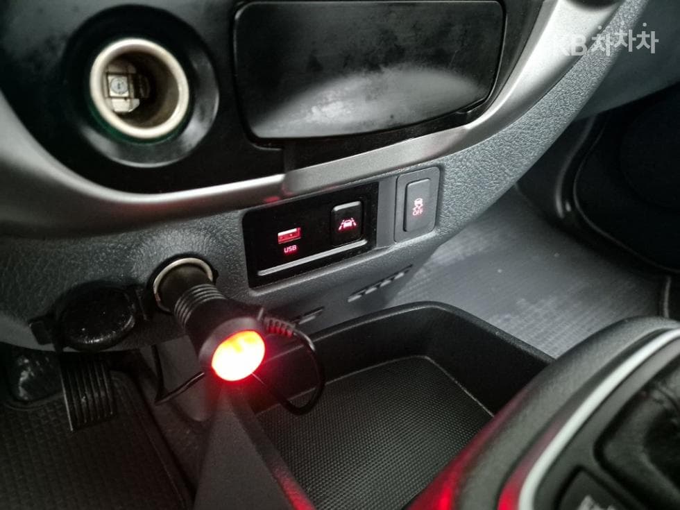 Киа The New (фейслифт) Бонго 3 (лек)1 тон Королевска кабина Удължено междуосие 2WD L Базов - 13