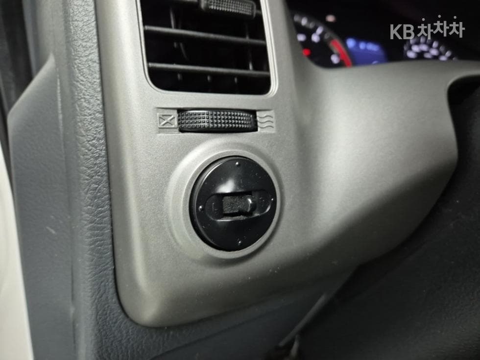 Киа The New (фейслифт) Бонго 3 (лек)1 тон Королевска кабина Удължено междуосие 2WD L Базов - 14