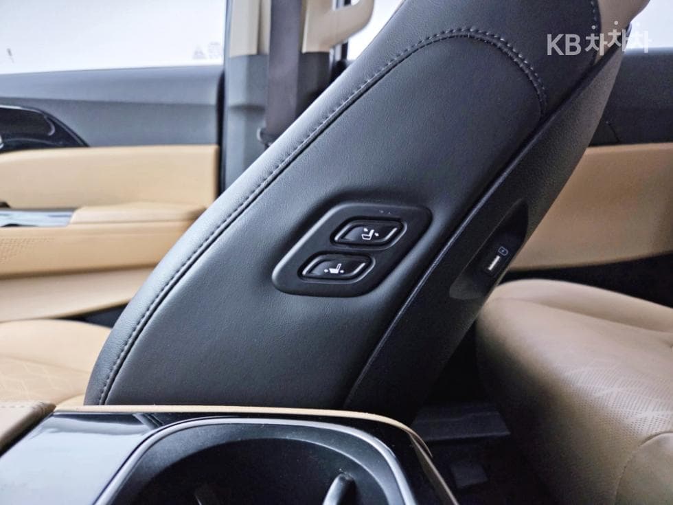 Kia Carnival 4th generationG3.5 GDI 9-seater Noblesse - 17