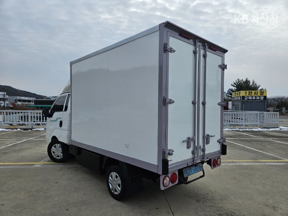 Киа The New (фейслифт) Бонго 3 (лек) EVBox Truck 1 тон Plus형 Королевска кабина Удължено междуосие Стандартен - 4