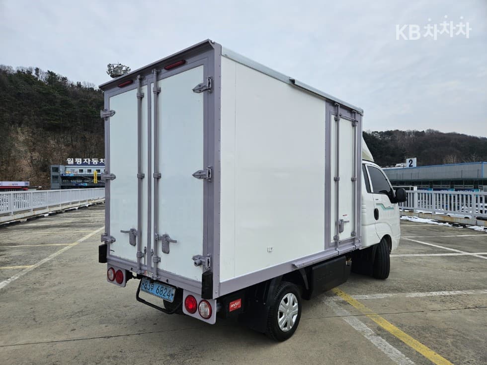 Киа The New (фейслифт) Бонго 3 (лек) EVBox Truck 1 тон Plus형 Королевска кабина Удължено междуосие Стандартен - 6