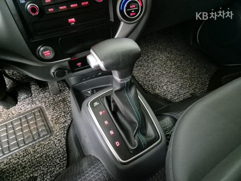 Киа The New (фейслифт) Бонго 3 (лек) EVBox Truck 1 тон Plus형 Королевска кабина Удължено междуосие Стандартен - 7