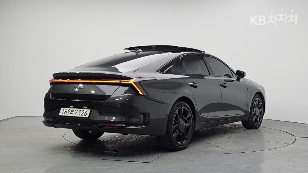 Kia The New (facelift) K83.5 Gasoline AWD 시그니쳐 블랙 - 2