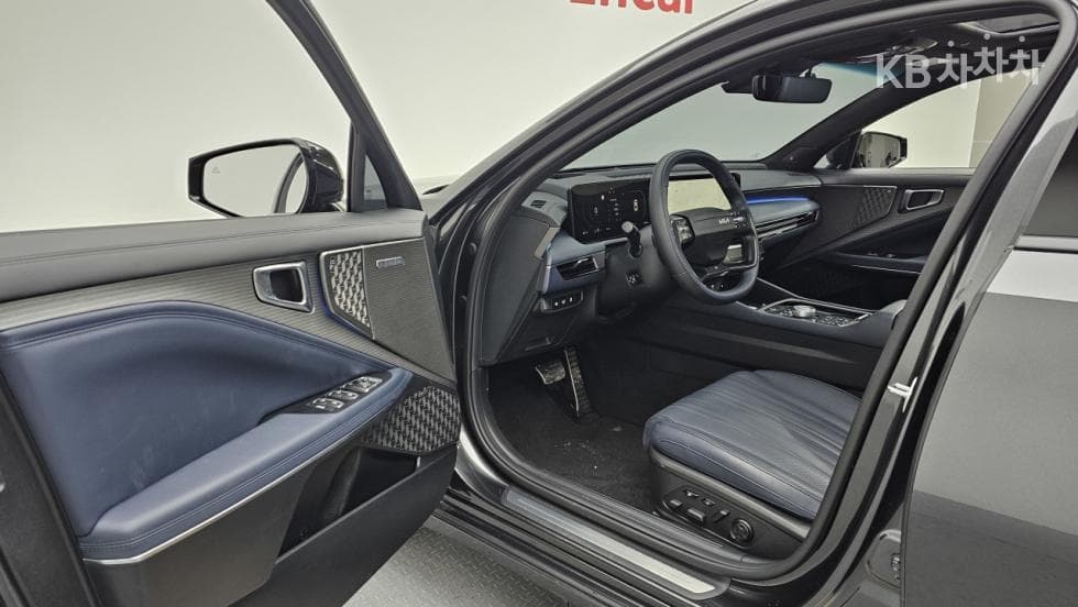Kia The New (facelift) K83.5 Gasoline AWD 시그니쳐 블랙 - 10