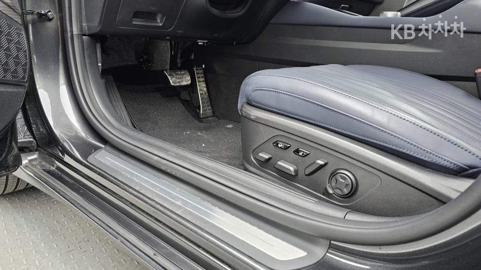 Kia The New (facelift) K83.5 Gasoline AWD 시그니쳐 블랙 - 21